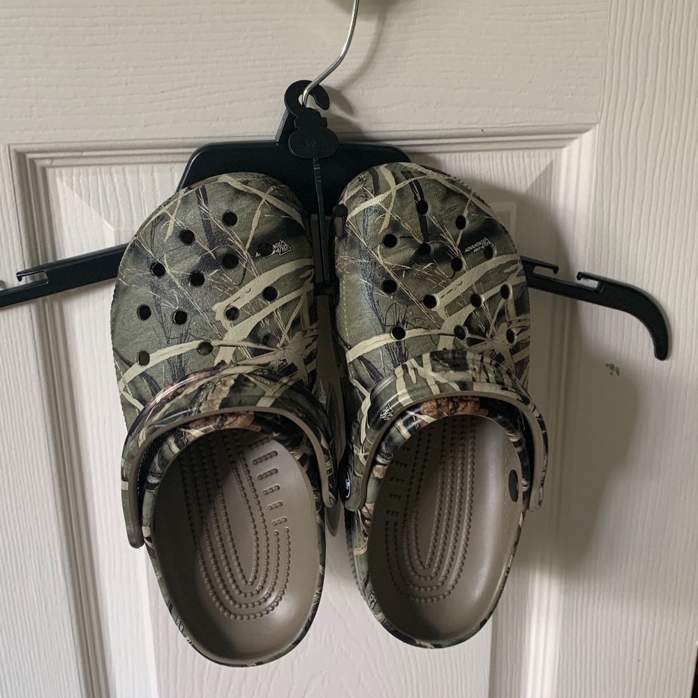 NEW NEVER WORN Camo Khaki Crocks